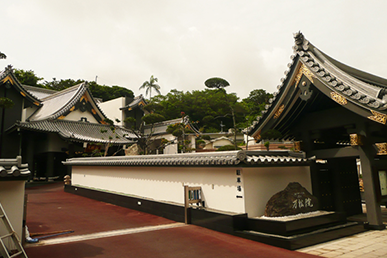 いぶし瓦　万松院